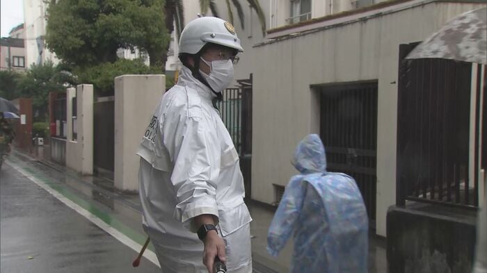 厳戒態勢での登校