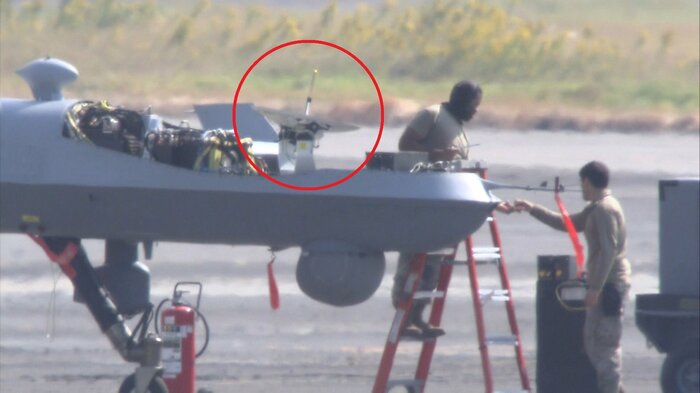 2022年、鹿屋基地に展開した米軍MQ-9無人機。頭部には衛星通信用のパラボラ・アンテナがある。