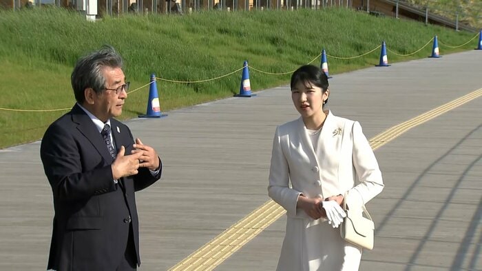 万博の大屋根リングを視察される愛子さま
