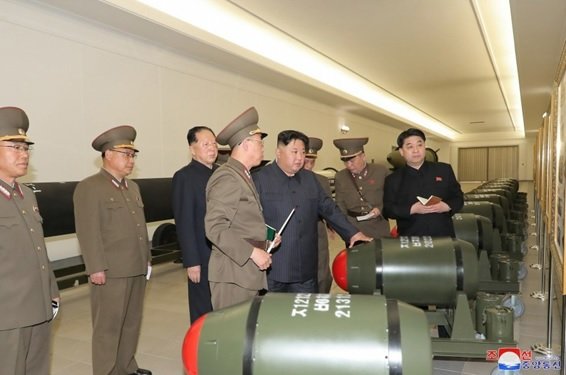 北朝鮮が戦術核弾頭と主張する「火山31」弾頭(労働新聞・3月28日)
