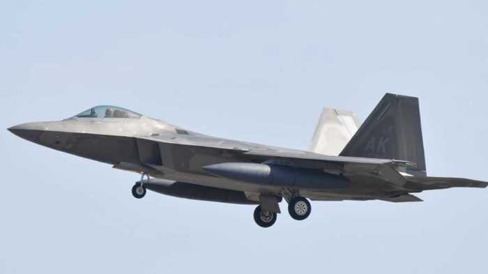 米朝首脳会談と米空軍F-22Aラプター・ステルス戦闘機の横田飛来