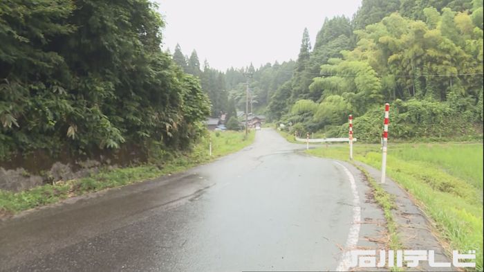 共にツーリング中の友人気づかず…大型バイク転倒し50代男性が死亡 カーブ曲がり切れなかったか