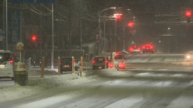 北陸自動車道と国道8号の通行止めは解除　富山県砺波市で積雪31センチ　北陸新幹線は通常運行も、高山線・氷見線・城端線に遅延の可能性｜FNNプライムオンライン
