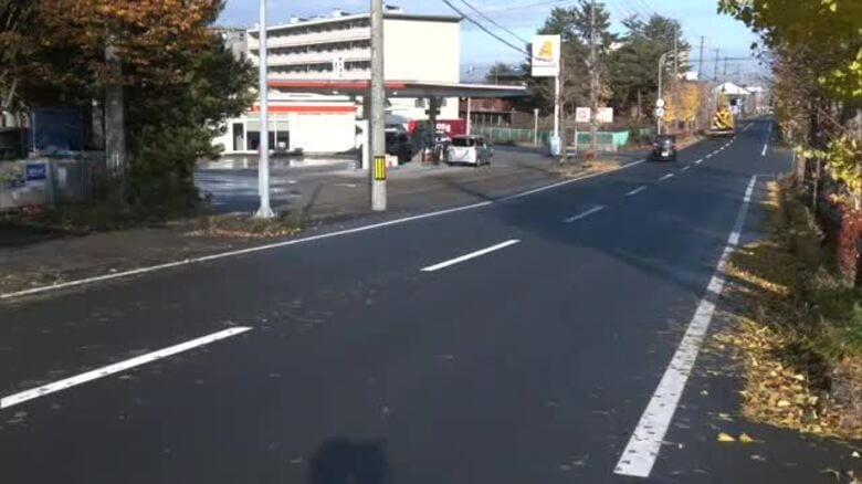手押し車の90歳女性、道路横断中トラックにはねられ死亡　近くに横断歩道なし　秋田・横手市｜FNNプライムオンライン