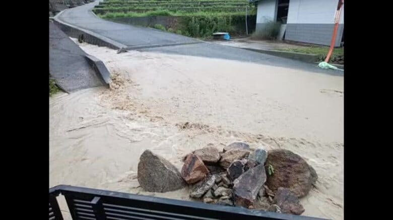 大雨の影響でため池が決壊…住宅１６棟が浸水  広島県福山市｜FNNプライムオンライン