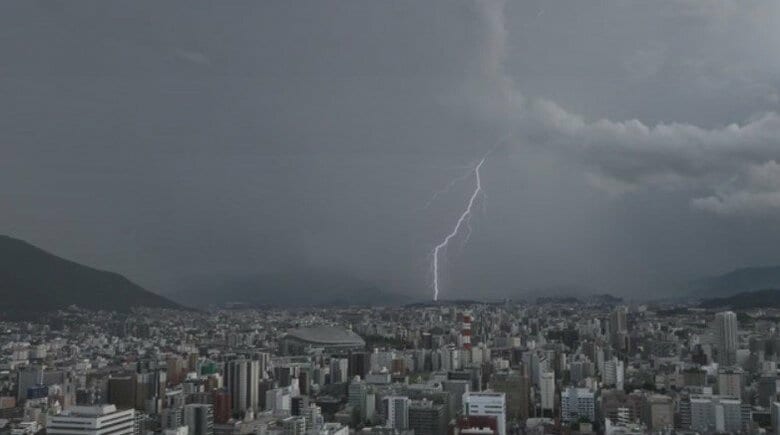 福岡では18日にかけて大雨のおそれ　1時間50ミリ予想　落雷や竜巻のおそれも　土砂災害や浸水、河川の増水などに注意・警戒を　気象台｜FNNプライムオンライン