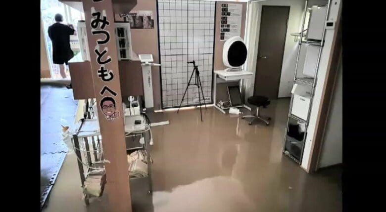 “猛烈な雨”の新宮町　浸水の整骨院で片づけ続く「損害は500～600万円」　下水処理施設も水没し「水の使用量を最低限に」呼びかけ　福岡｜FNNプライムオンライン