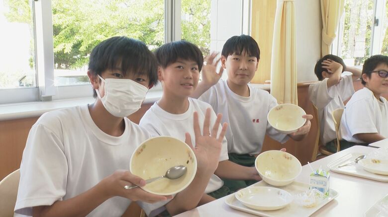 新潟市の中学校で“全員給食”始まる「温かくてすごくおいしい」「量を調整できる」 視察に訪れた市長は「食育推進や健康づくりにもつながる」｜FNNプライムオンライン