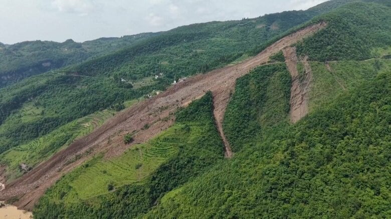 地滑りで4人死亡　17人が住宅などの下敷きとなり救助続く　中国・貴州省｜FNNプライムオンライン