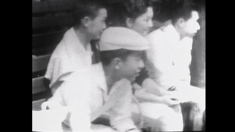 1958年 上皇さまと上皇后さま(軽井沢会テニスコート)