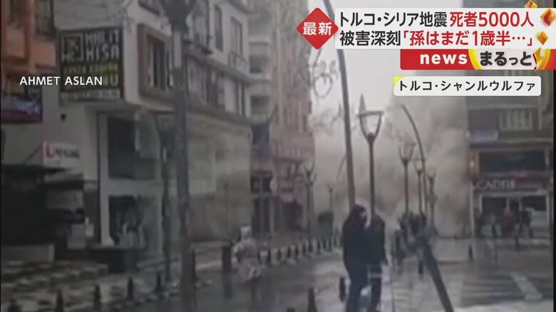 砂ぼこりが大きく舞い上がり、カメラに向かって迫ってくる(トルコ・シャンルウルファ)