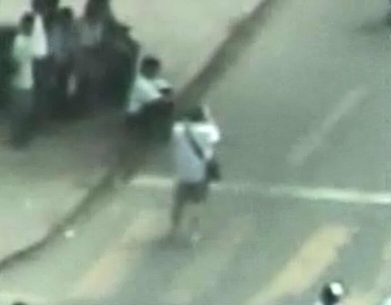 銃撃される直前の長井健司さん