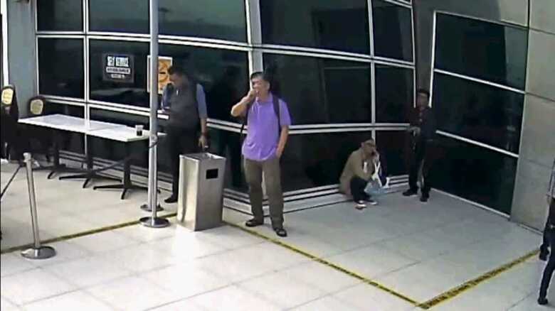 タバコを吸う工作員