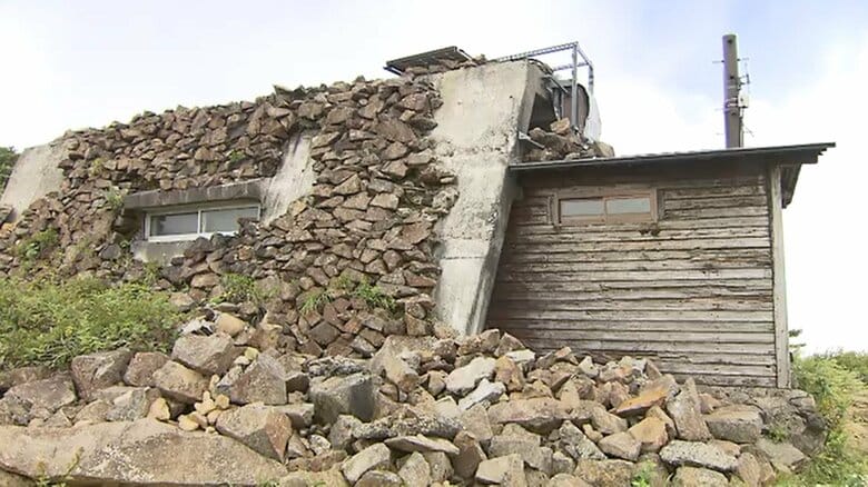 刈田岳山頂付近の避難小屋