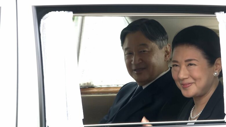 皇居を出発し羽田空港に向かわれる天皇皇后両陛下