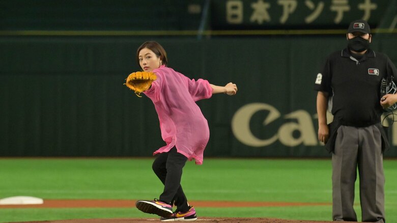 いよいよ投球へ…