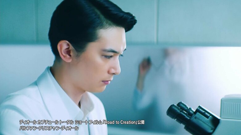 「ディオール カプチュール トータル ショートフィルム『Road to Creation』」に出演する吉沢亮さん
