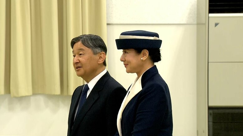 遺族らと懇談される天皇皇后両陛下