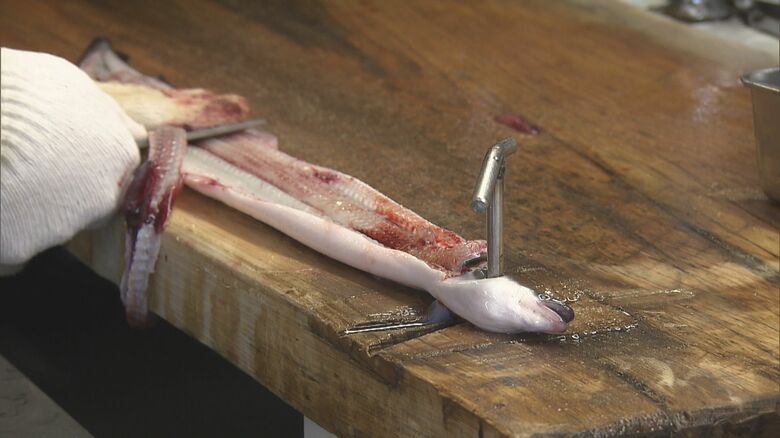 ウナギの頭は多い日で1日に100個以上を廃棄