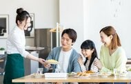 【子育て家族の外食調査】家族がよく行く外食チェーン店　1位は「サイゼリヤ」　シーン別・特徴別の人気店も発表！