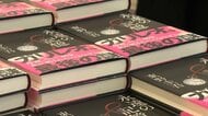 故・東野圭吾さん106作品目の新刊「永遠の記憶」が発売　書店に多くのファンが集まる　世界各国でも大ヒット