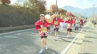 完走すれば「新米3キロ」もらえる　米俵を担いで走るマラソン大会　500人余りが力走　参加者「政府も頑張って米を安くして」
