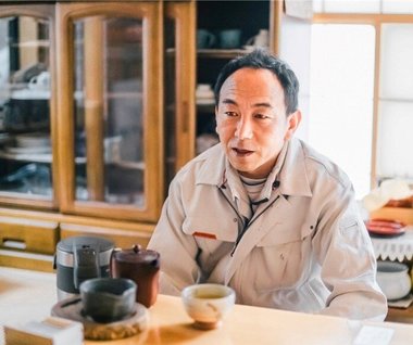 常にチャレンジと進化を続ける職人たちの、変わらない「正直なものづくり」の精神。まごころを贈る、こだわりの桐箱づくりへの想い。