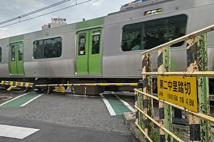山手線“最後の踏切”廃止の方向　2029年度に陸橋敷設工事完了へ　運転士不在の「自動運転化」実現する可能性