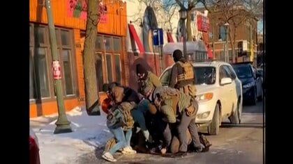 拳銃取り上げた直後に銃撃か…複数メディアが動画を分析　移民取り締まる連邦職員が男性射殺　アメリカ・ミネソタ州