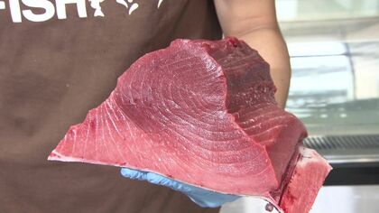 【目利きのプロ伝授】おいしいマグロの選び方 「等間隔でまっすぐ線があるのがいい中トロ」 店頭に並んだパックされたマグロは…『三角』に注目「ここしか買わない」 北海道