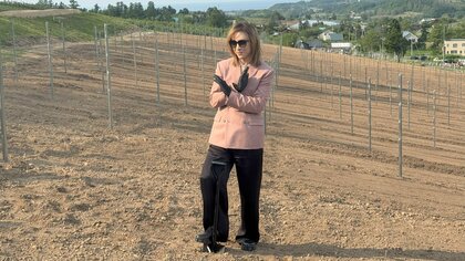 【YOSHIKIが余市町でワイン生産を発表】“Y by YOSHIKI”ブランドで余市産ピノ・ノワールを世界へ「すごくインスピレーションが生まれる」2028年の販売を計画〈北海道〉