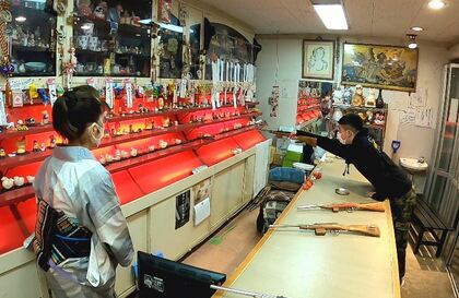 怪しい雰囲気も最高」苦境の温泉街が