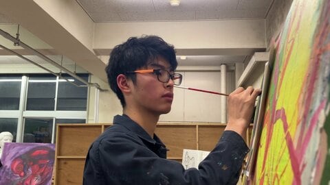 “揺れ動く感性”をキャンバスに　秋田の高校生アーティストの挑戦　国展入選とクリエイティブコンテスト金賞に輝いたアート表現の進化と“家族”という新テーマ