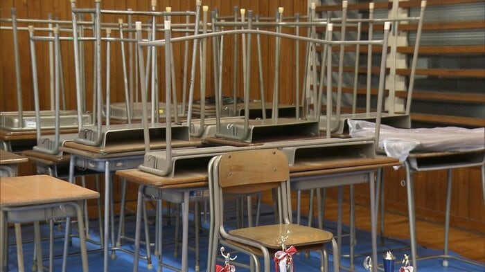 1教室を再現するには机30台が必要だと考えた
