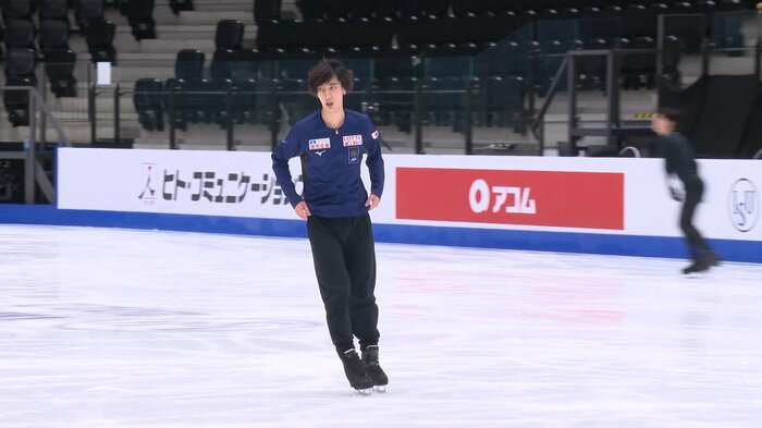 四大陸選手権で公式練習をする三宅星南