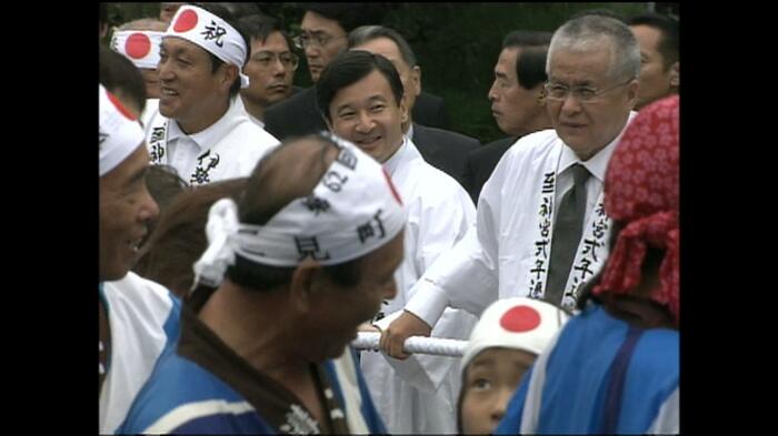 内宮参道でのお木曳に参加された　平成19（2006）年7月