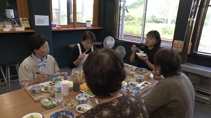 がっこステーションを守り斎藤さんの挑戦を支えてくれる地域住民とのひととき