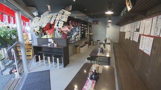 店舗型となって復活した営業初日の「松ちゃん」の店内