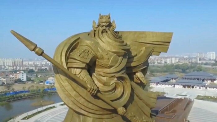 高さ57メートル、重さ1000トン超の巨大な像をどうやって撤去するの?
