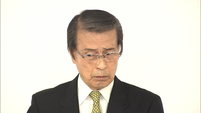 「俺の足はきれいや」と見せつけることも…
