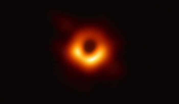 M87のブラックホールの写真(Event Horizon Telescope Collaboration )