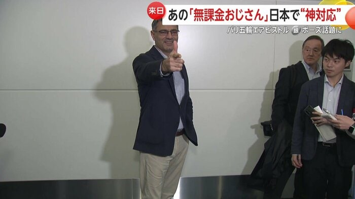 インタビューでシューテシングポーズを求められ、快く応じたディケチ選手