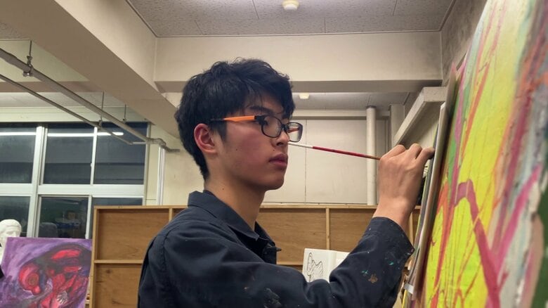 “揺れ動く感性”をキャンバスに　秋田の高校生アーティストの挑戦　国展入選とクリエイティブコンテスト金賞に輝いたアート表現の進化と“家族”という新テーマ｜FNNプライムオンライン