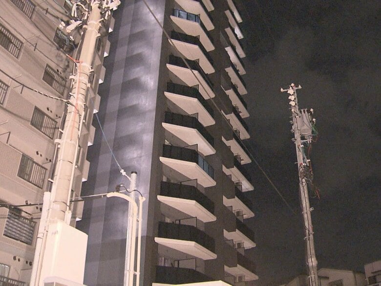 うじがわいたビニール袋の中に…マンションのベランダに“赤ちゃんの遺体” 母親とみられる21歳女を逮捕｜FNNプライムオンライン