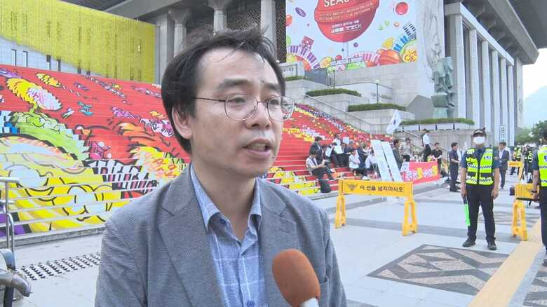 取材に答える李宇衍（イ・ウヨン）研究員