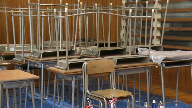 １教室を再現するには机30台が必要だと考えた