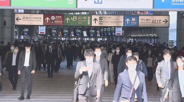 4月22日朝もJR品川駅には多くの通勤客の姿があった