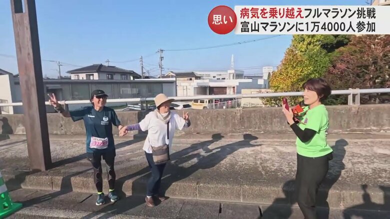 コース途中、友人に声をかけられる久美子さん