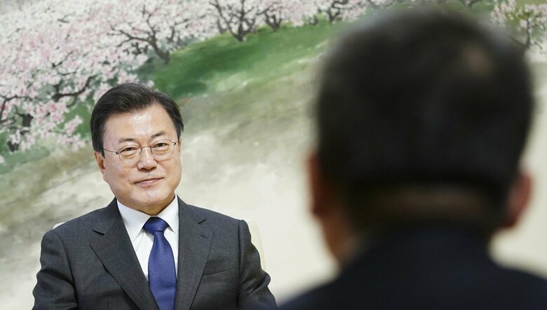 インタビューに答える文大統領（大統領HPより）