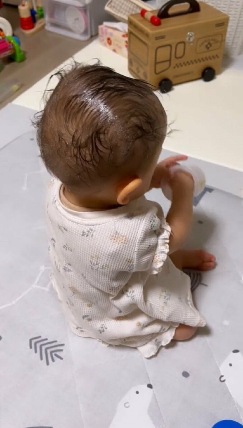 もう一度容器の中に手を入れ